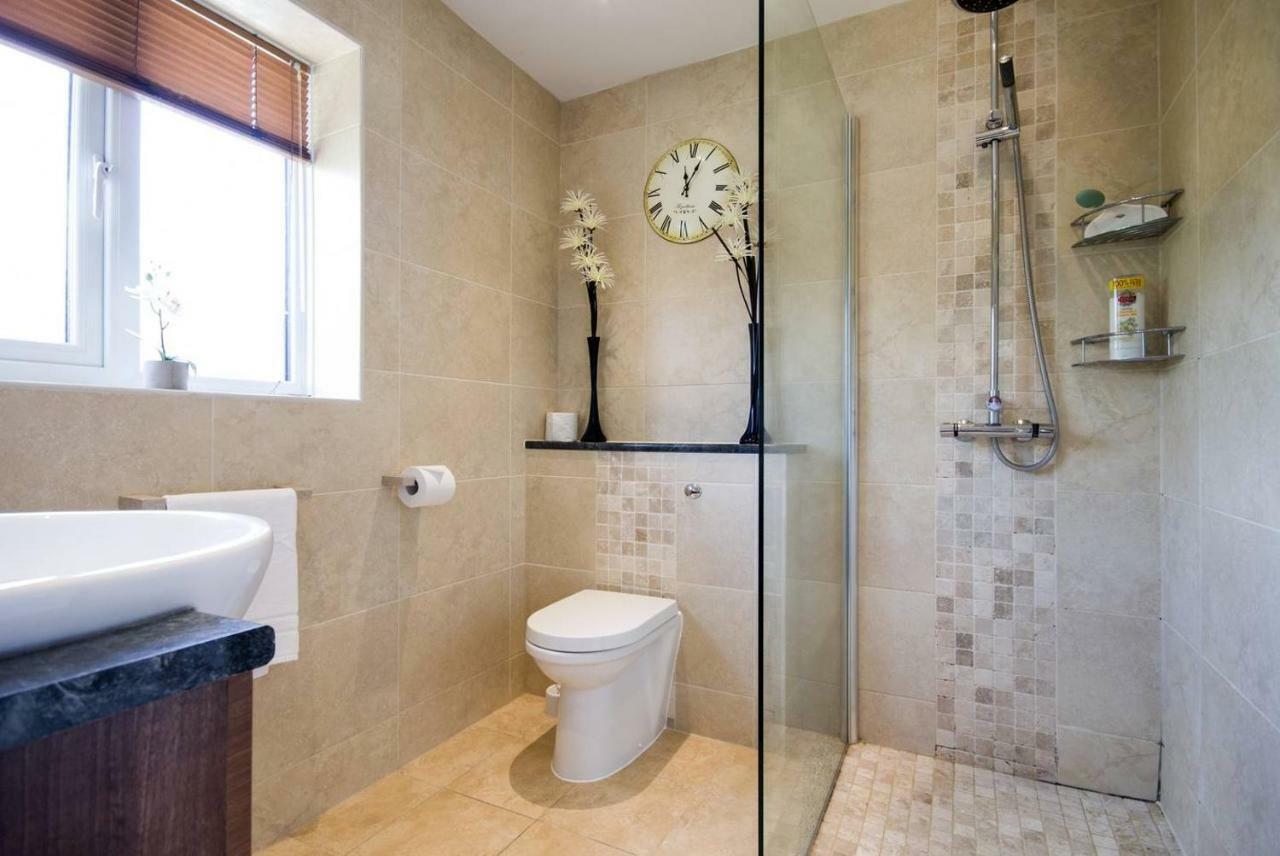Spacious House, Sleeps 7 People 독서 외부 사진