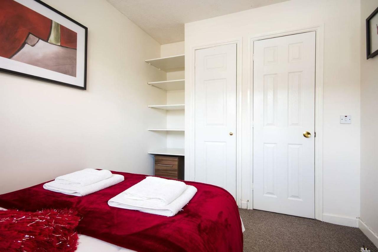 Spacious House, Sleeps 7 People 독서 외부 사진