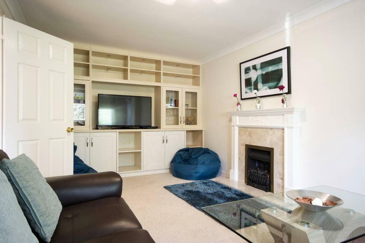 Spacious House, Sleeps 7 People 독서 외부 사진