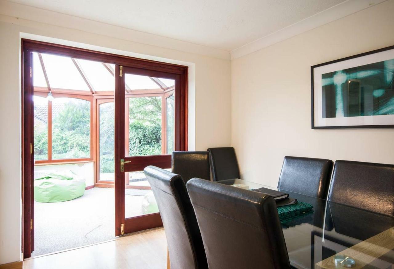 Spacious House, Sleeps 7 People 독서 외부 사진