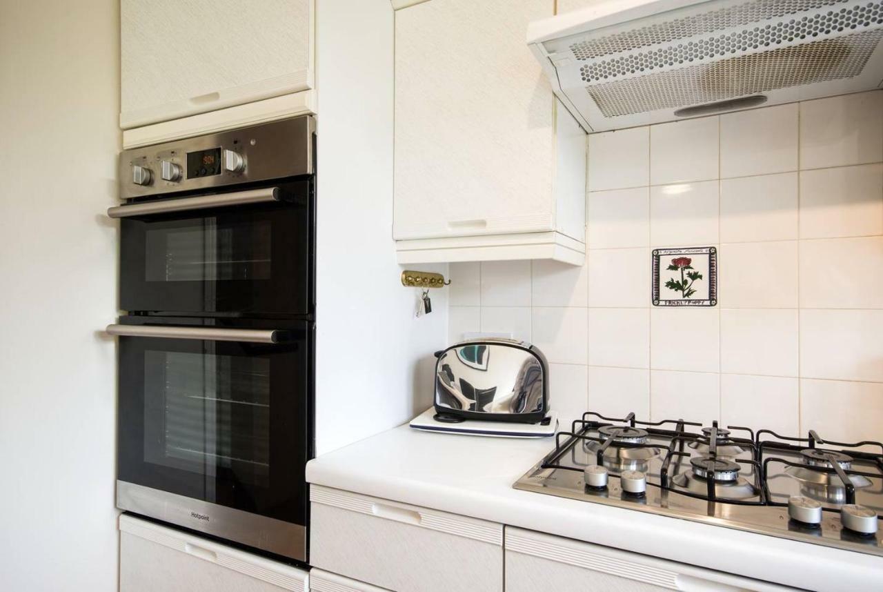 Spacious House, Sleeps 7 People 독서 외부 사진