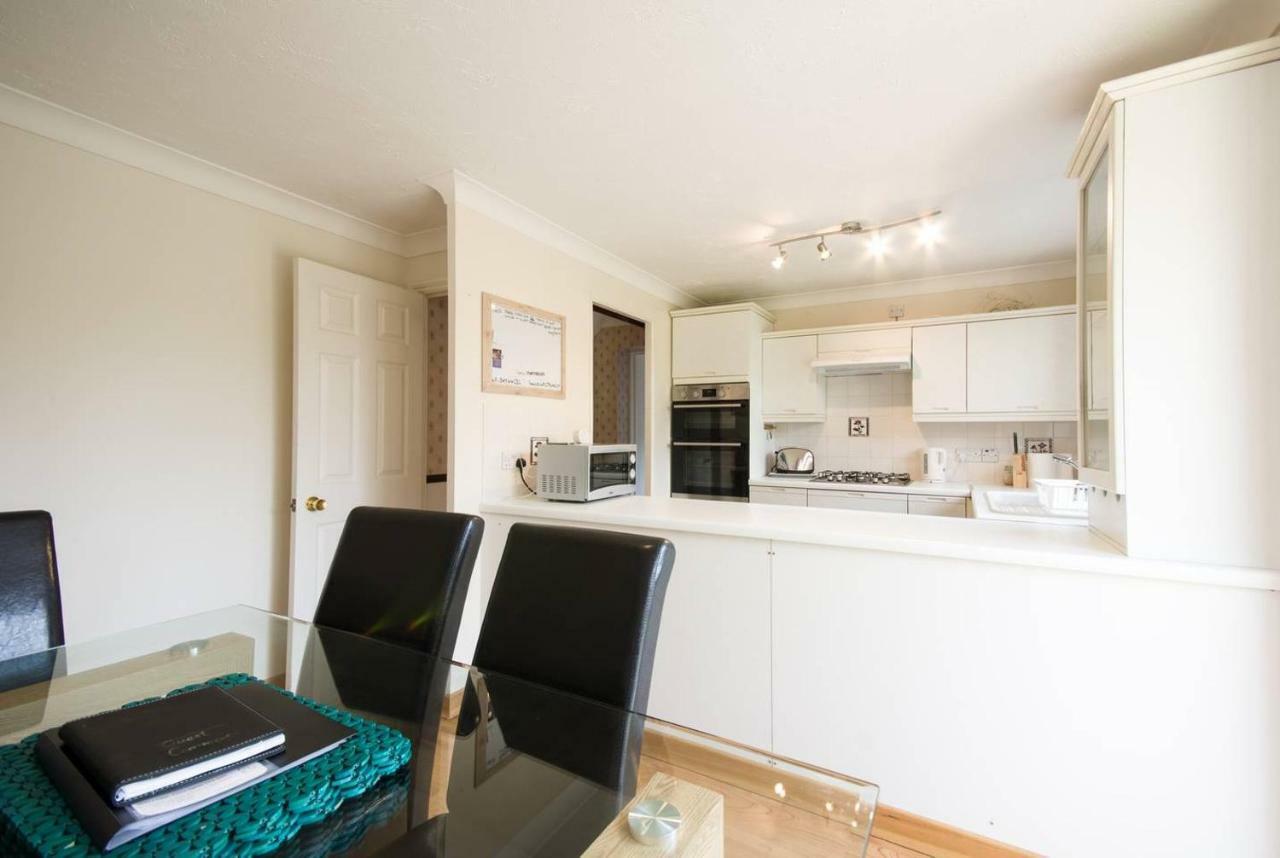 Spacious House, Sleeps 7 People 독서 외부 사진